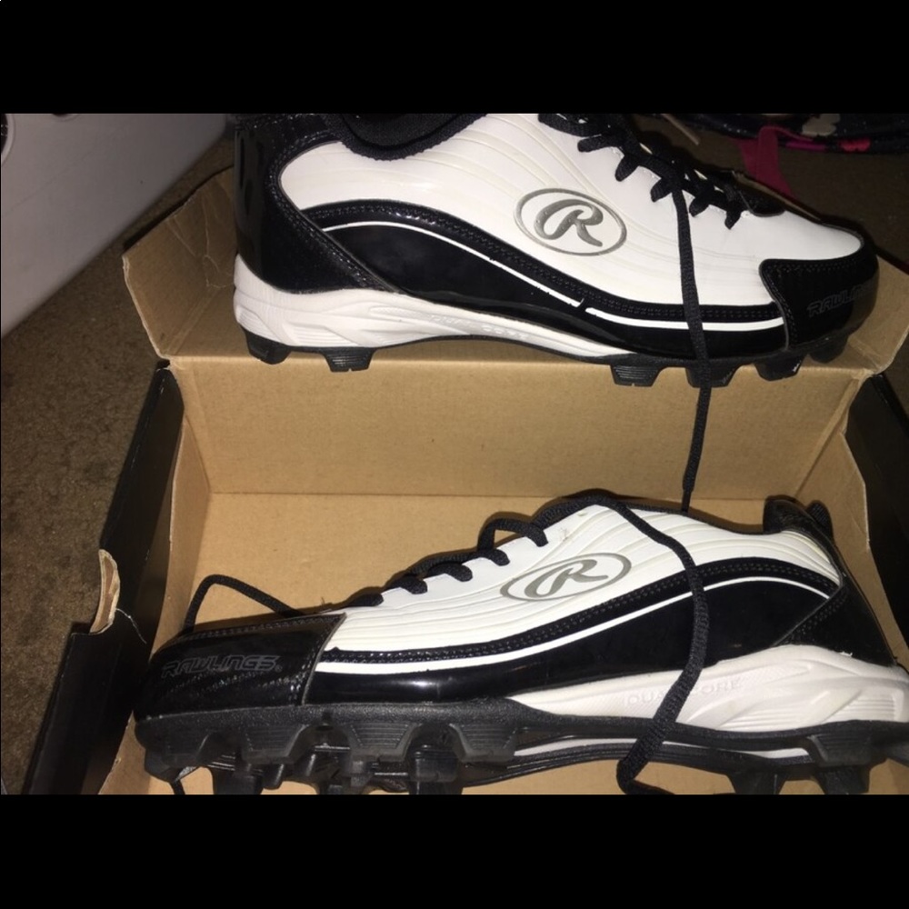 rawlings womens  softball cleats